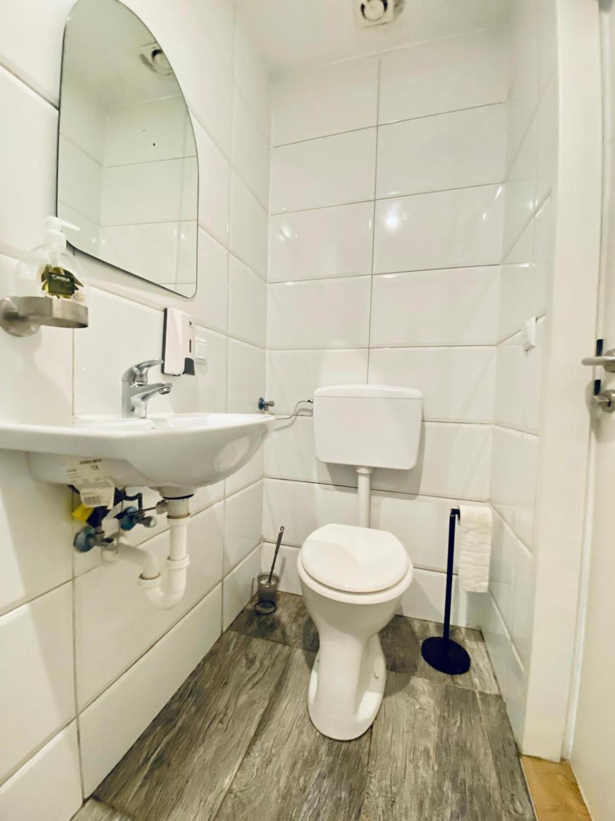 Central King Studio - 10 Mins Walk From Downtown Wenen Buitenkant foto