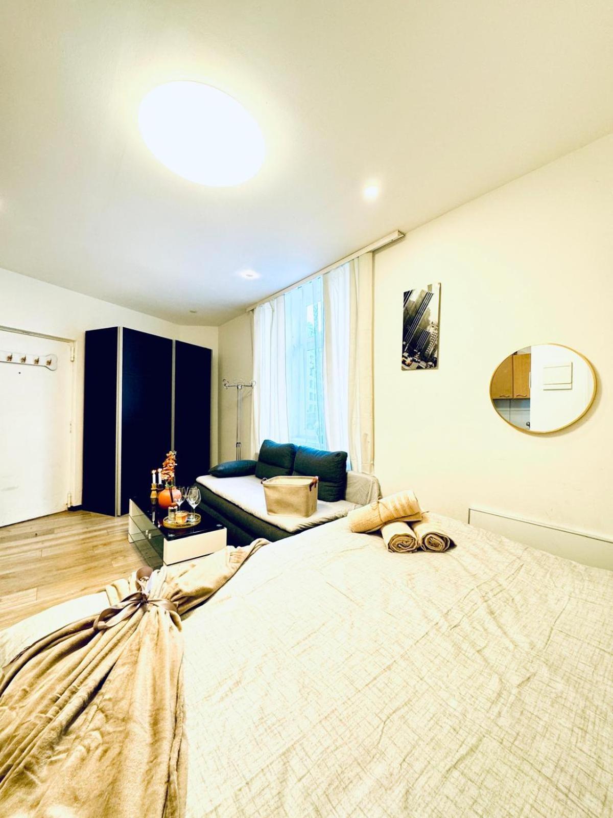 Central King Studio - 10 Mins Walk From Downtown Wenen Buitenkant foto