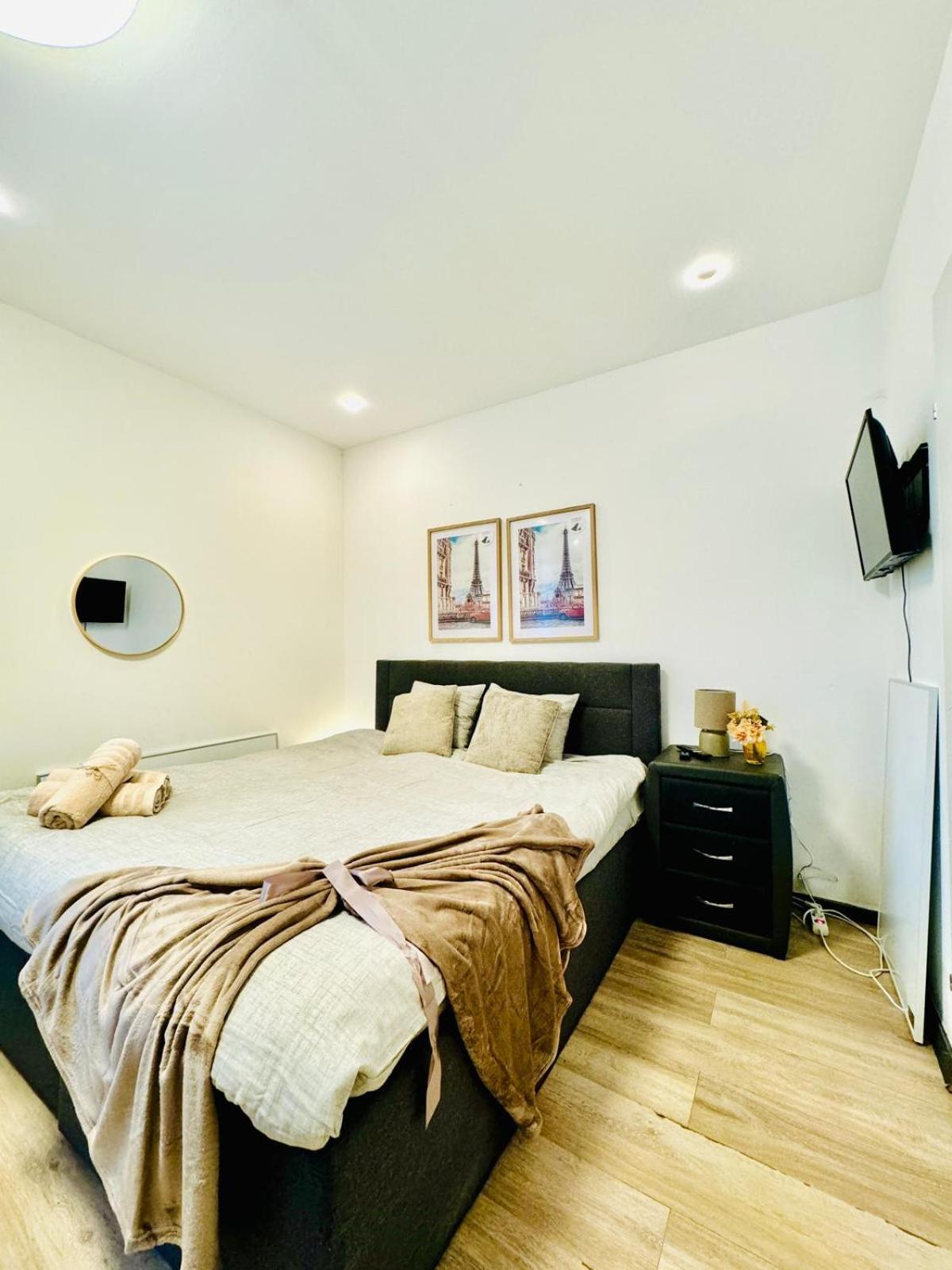 Central King Studio - 10 Mins Walk From Downtown Wenen Buitenkant foto